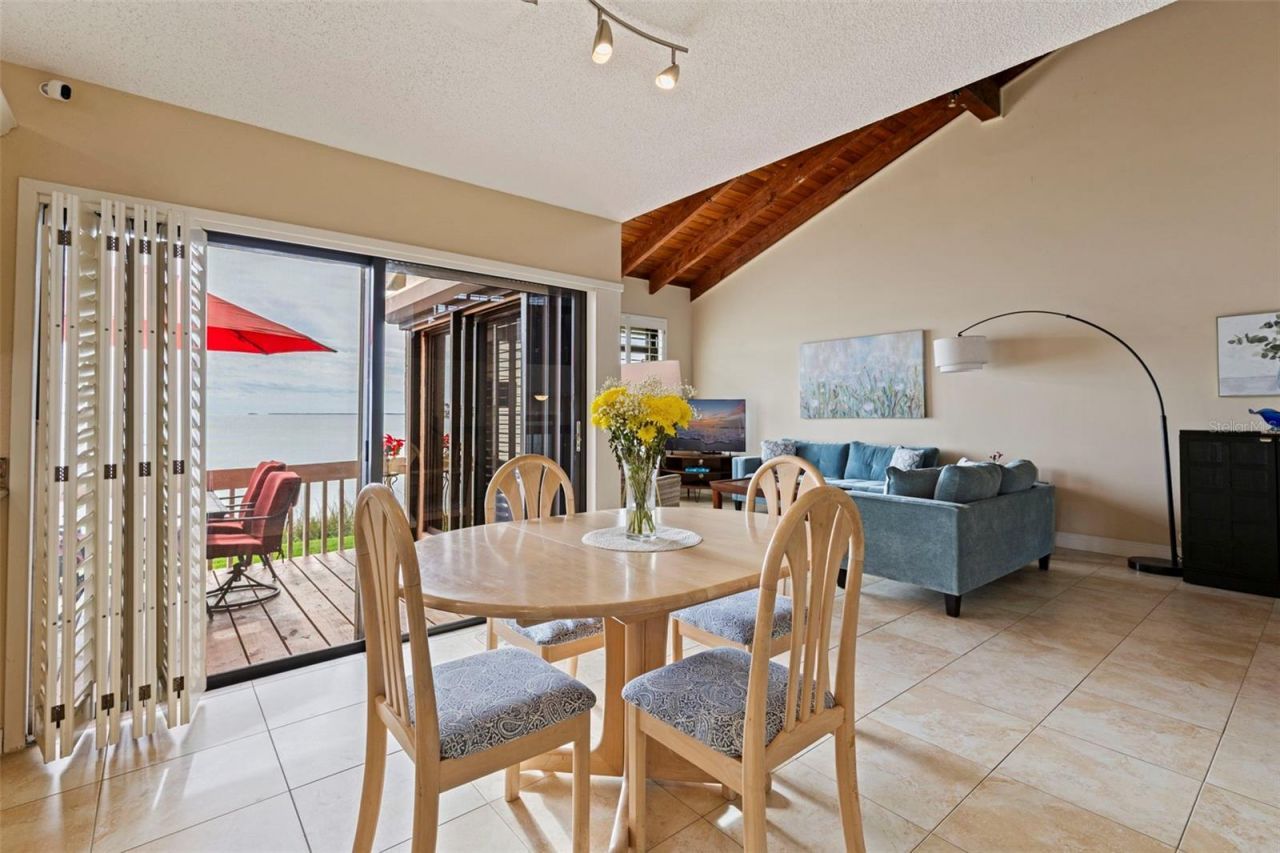 5668 Escondida Boulevard S, Saint Petersburg, FL 33715 Photo