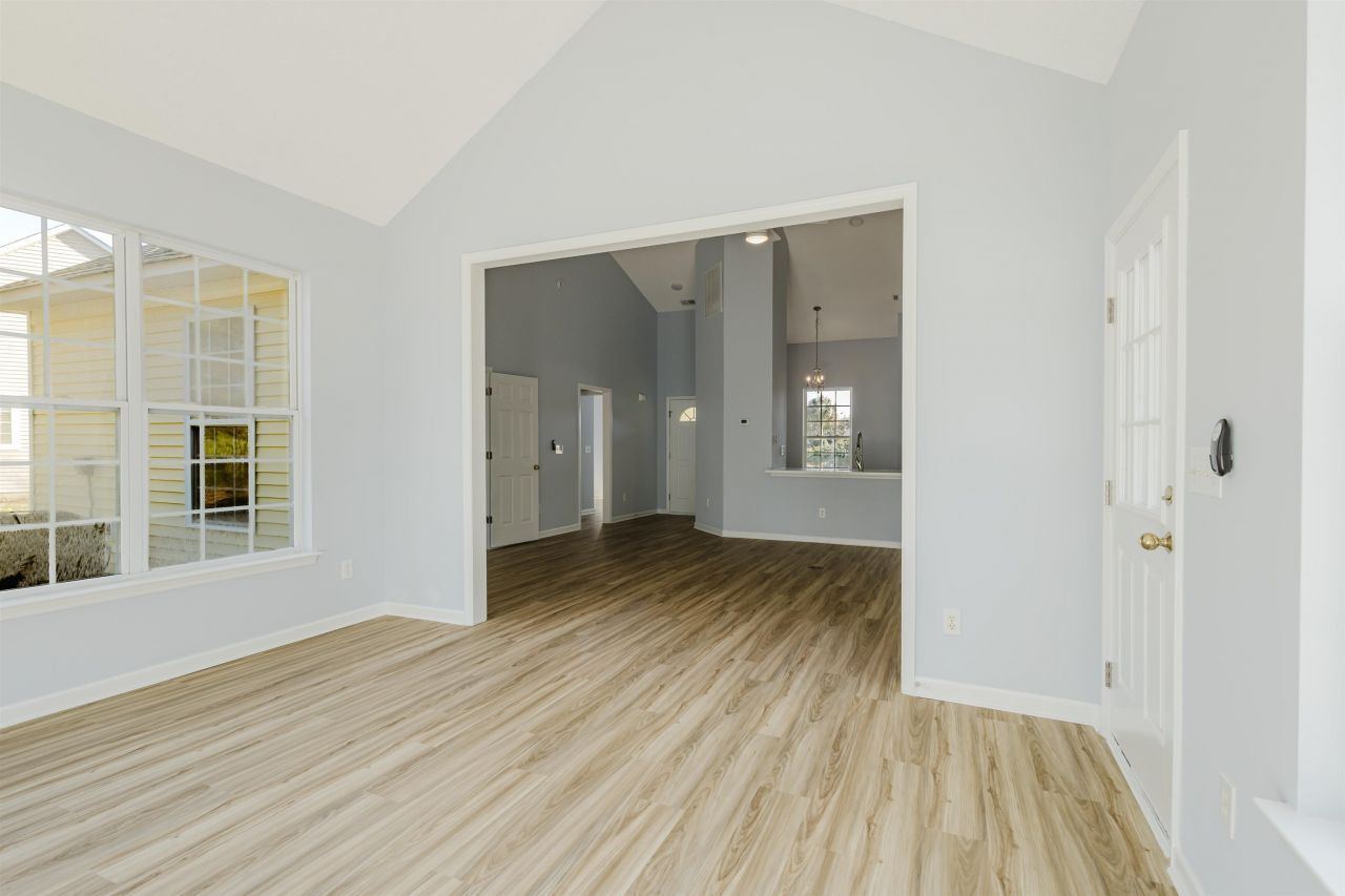 6011 Mossy Oaks Dr. Photo 12