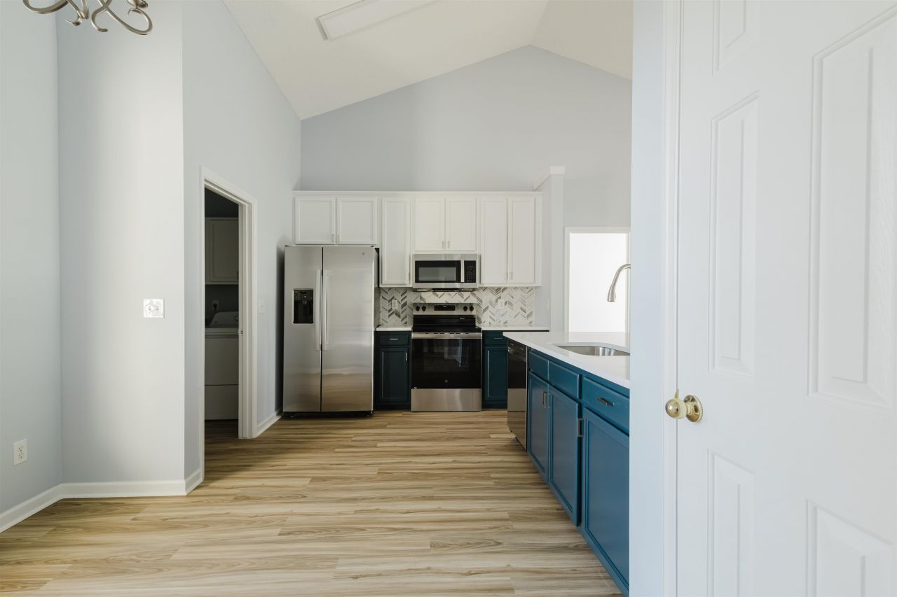 6011 Mossy Oaks Dr. Photo 14