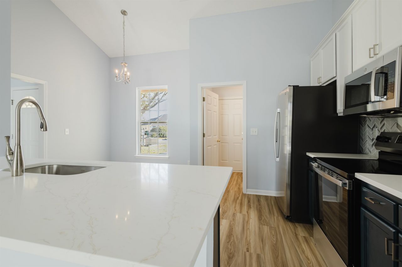 6011 Mossy Oaks Dr. Photo 17