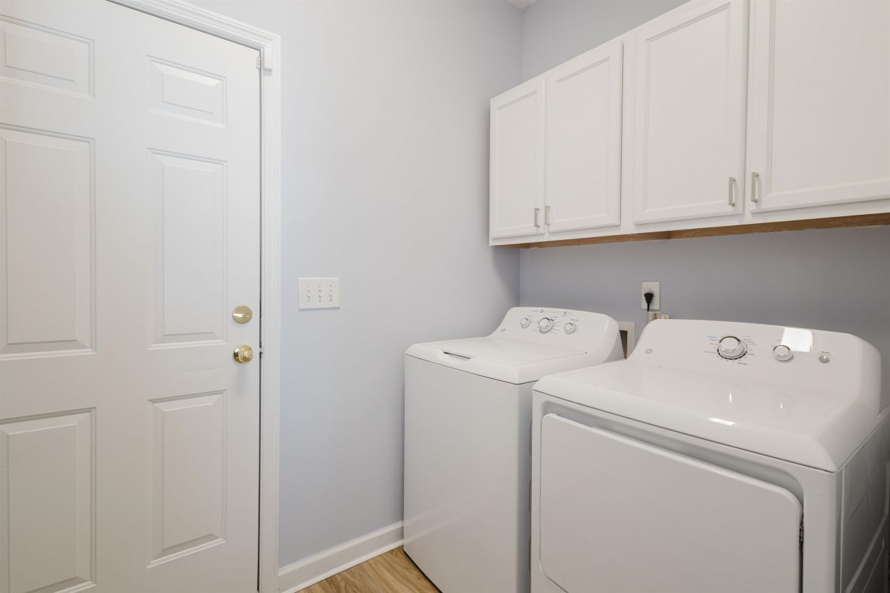 6011 Mossy Oaks Dr. Photo 32