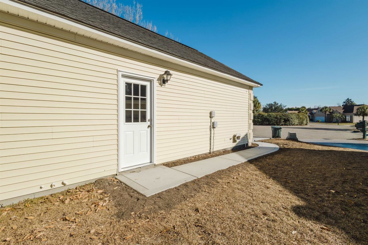 6011 Mossy Oaks Dr. Photo 7