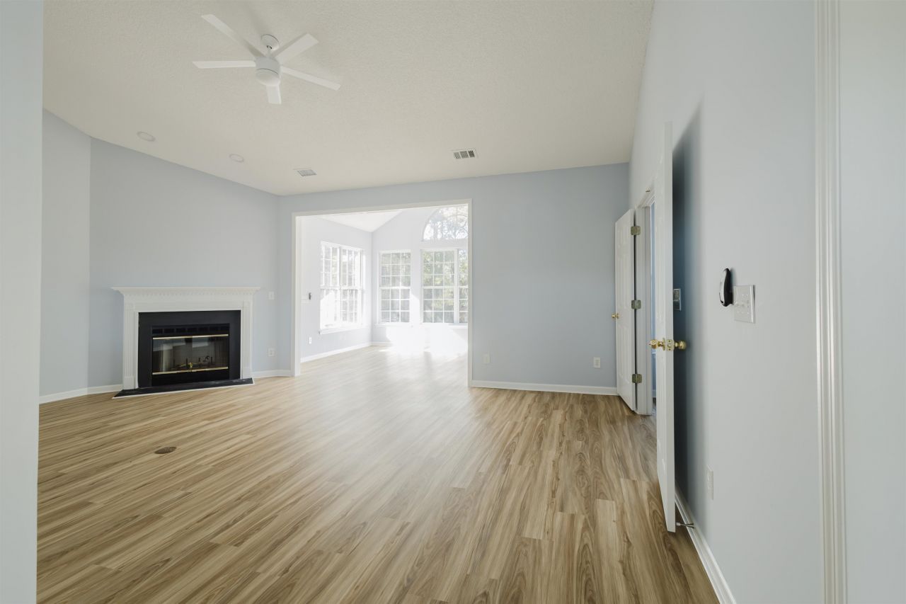 6011 Mossy Oaks Dr. Photo 8