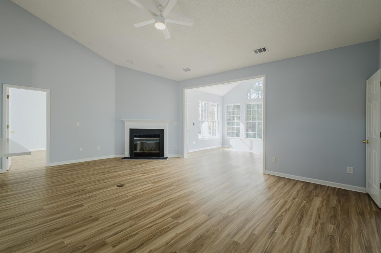 6011 Mossy Oaks Dr. Photo 9