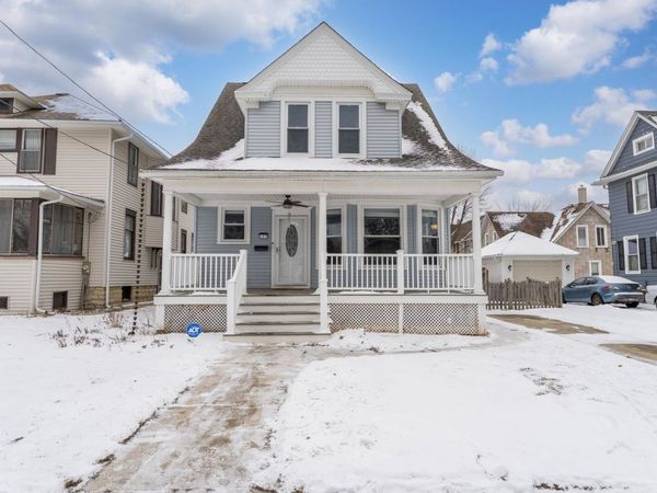 483 Barrett Street, Elgin, IL 60120