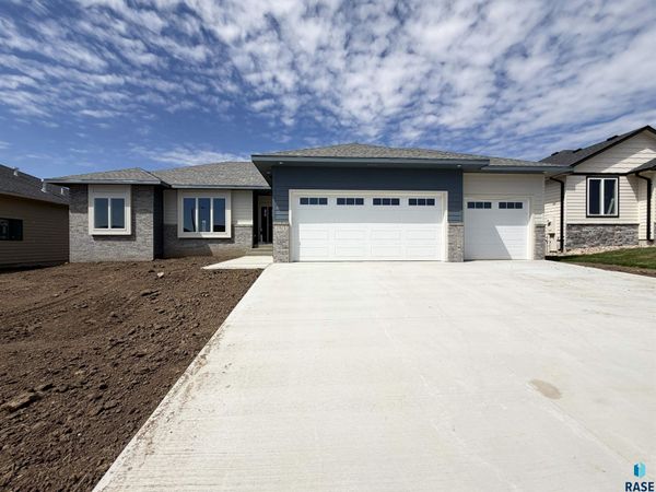 2813 S Dunraven Ave, Sioux Falls, SD 57110