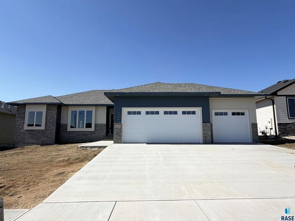 2813 S Dunraven Ave, Sioux Falls, SD 57110
