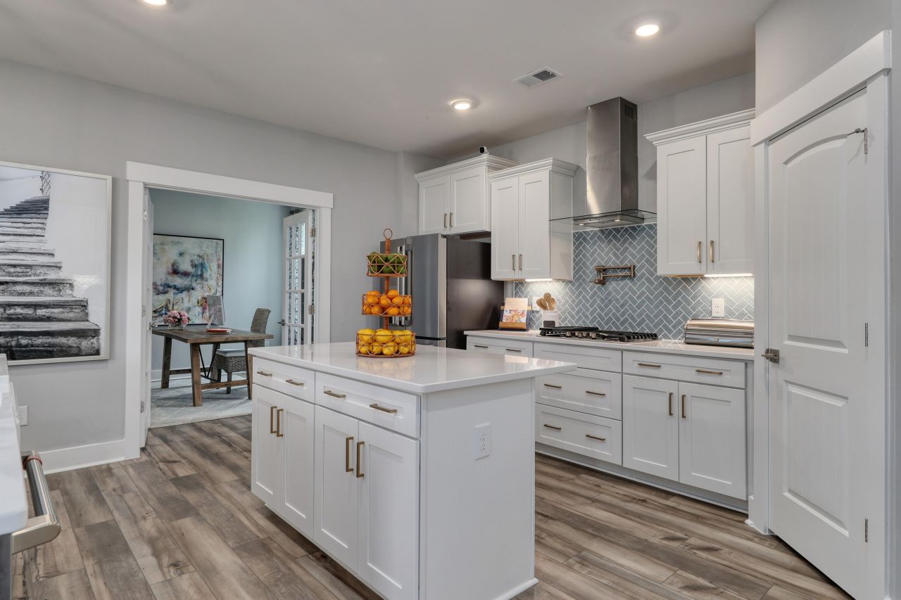 120 Crosswick Street Photo 23