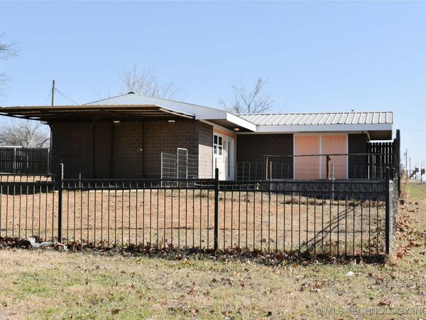 105 W Valliant Avenue , Fort Towson, OK 74735