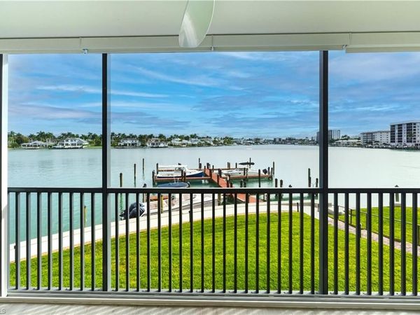 222 Harbour DR, Unit 218, NAPLES, FL 34103
