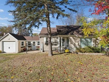 1127 E Commerce Street, Milford Vlg, MI 48381