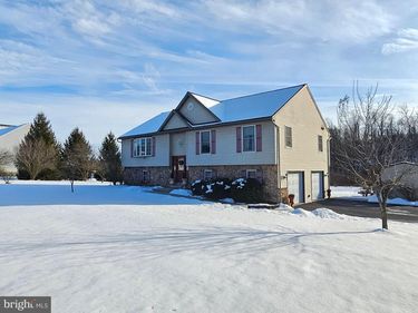 1813 MAIN STREET, MOHRSVILLE, PA 19541