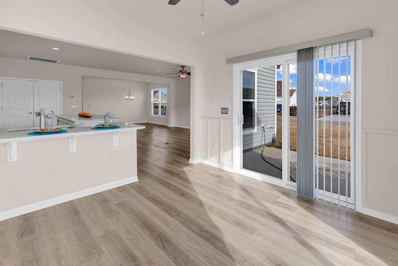 924 Sorano St. Photo 10