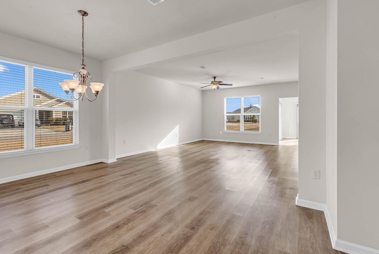 924 Sorano St. Photo 17