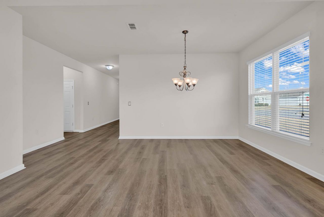 924 Sorano St. Photo 18