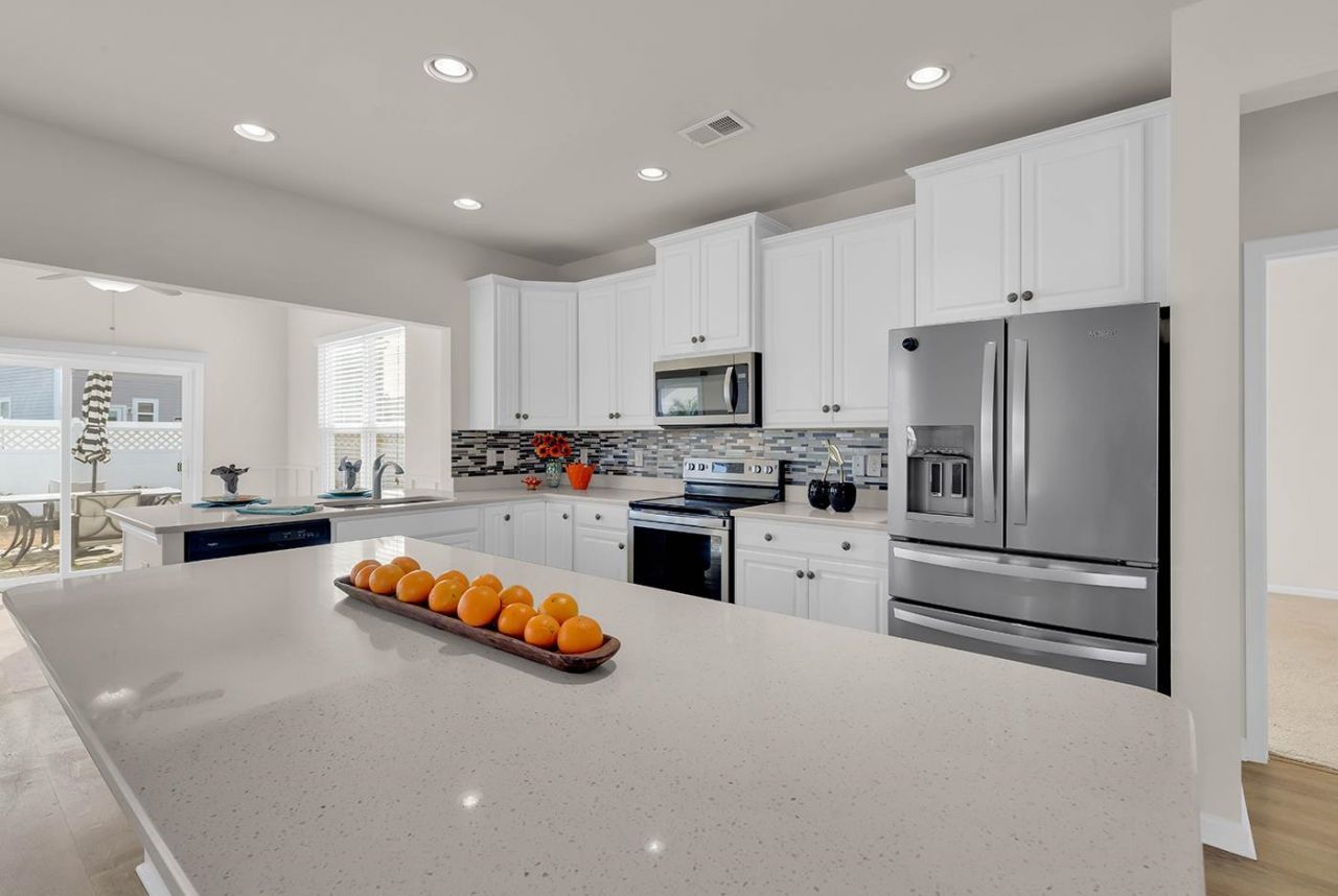 924 Sorano St. Photo 2