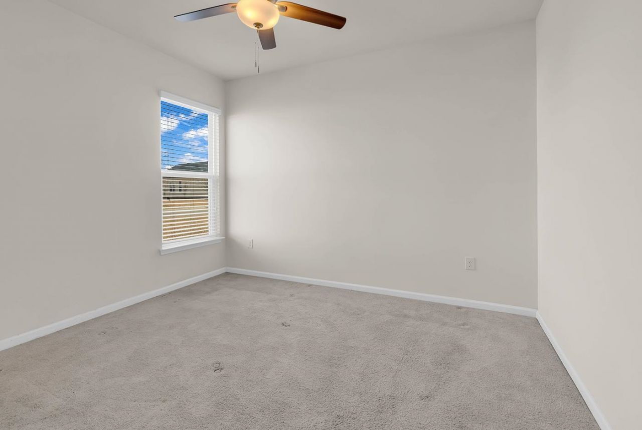 924 Sorano St. Photo 21