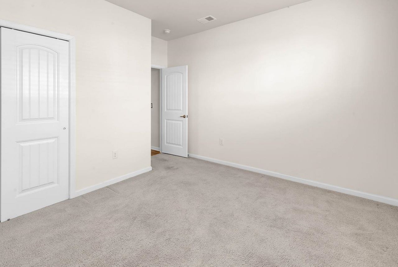 924 Sorano St. Photo 22