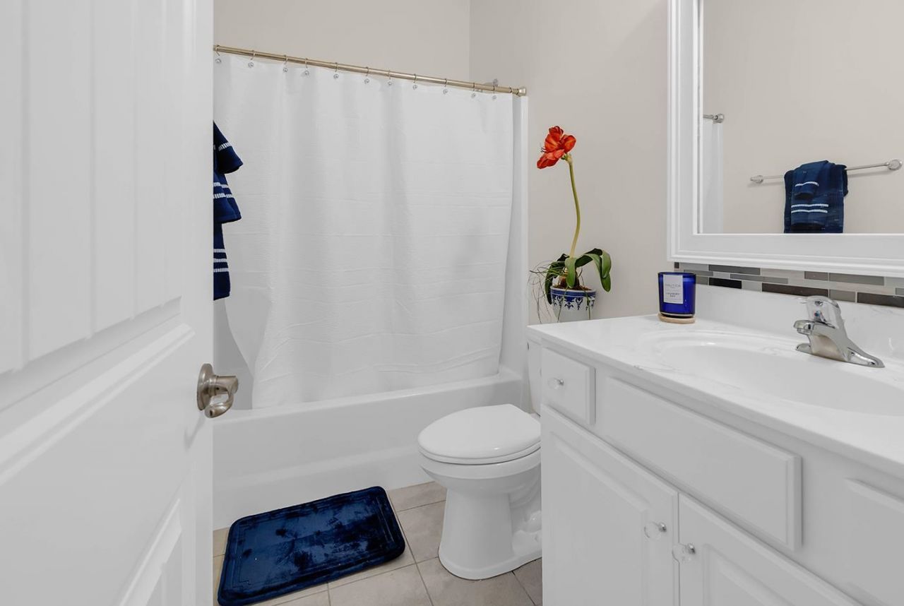 924 Sorano St. Photo 25