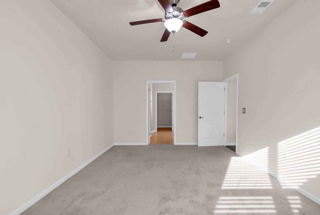 924 Sorano St. Photo 27