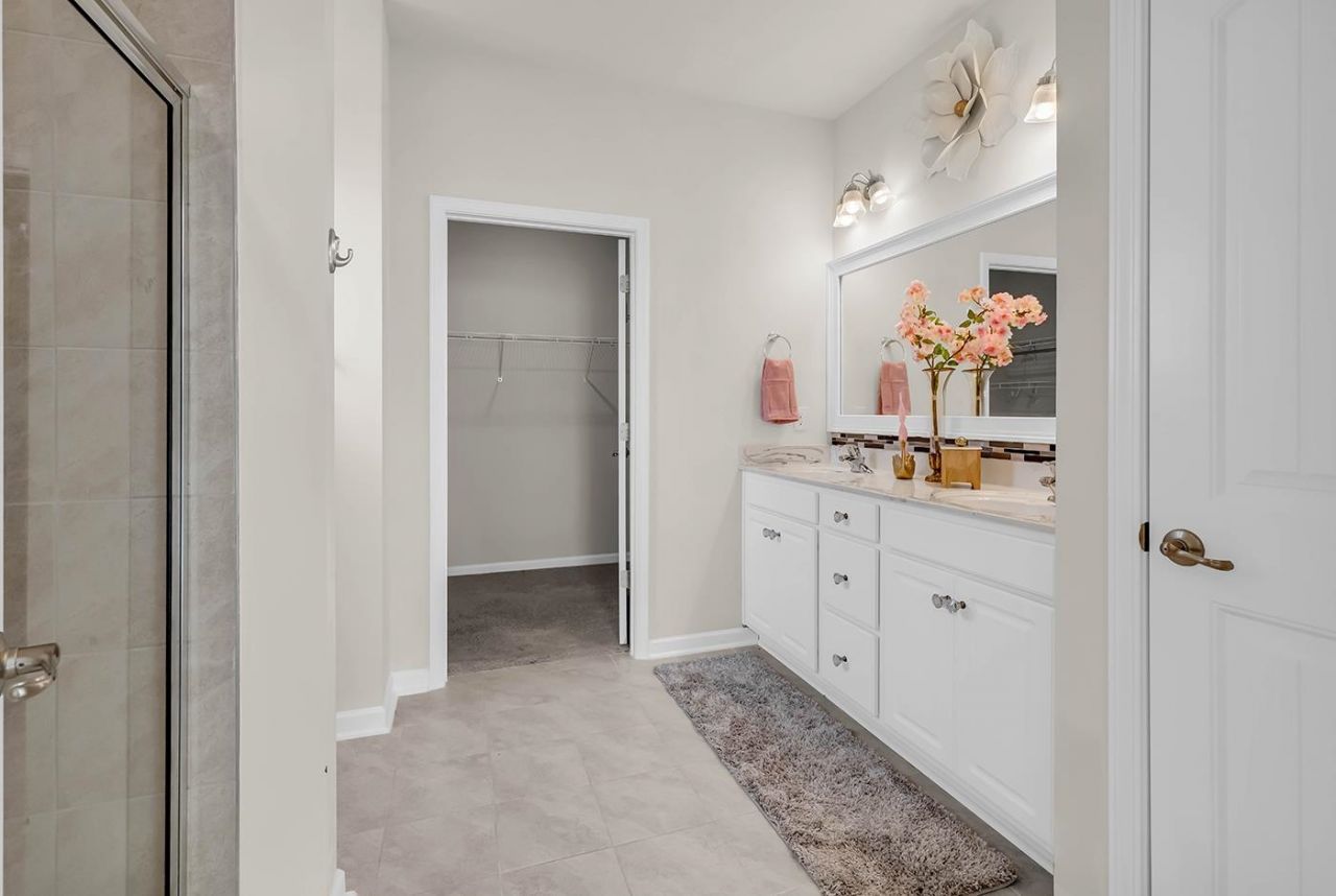 924 Sorano St. Photo 28