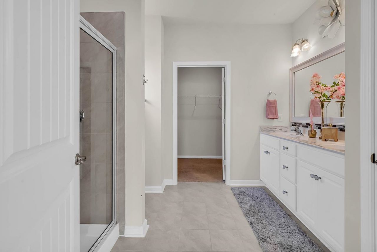 924 Sorano St. Photo 29