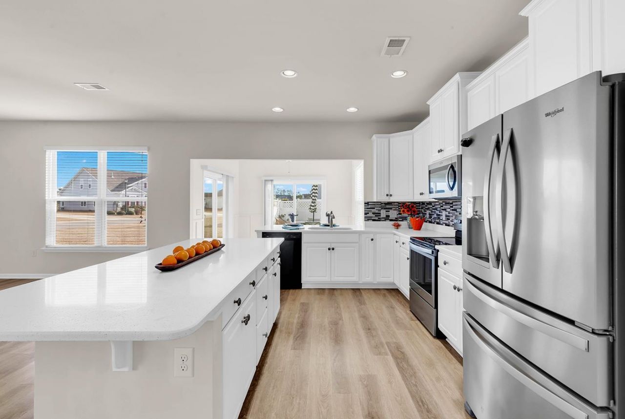 924 Sorano St. Photo 3