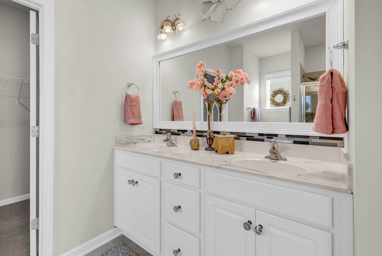 924 Sorano St. Photo 30