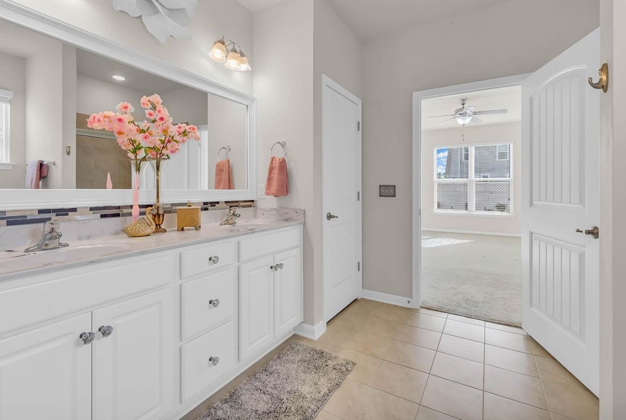 924 Sorano St. Photo 31