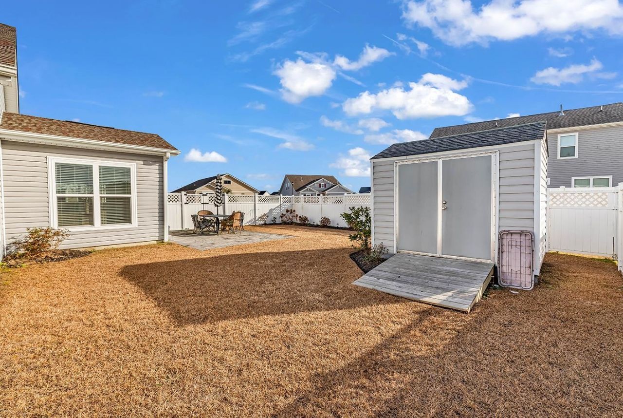 924 Sorano St. Photo 32