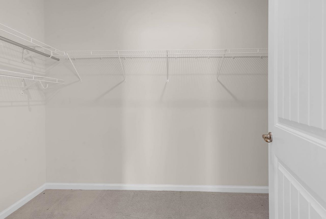 924 Sorano St. Photo 33