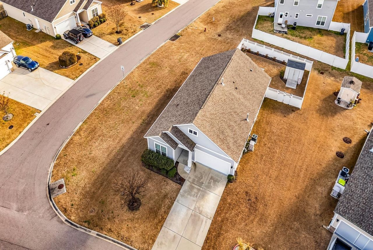 924 Sorano St. Photo 35