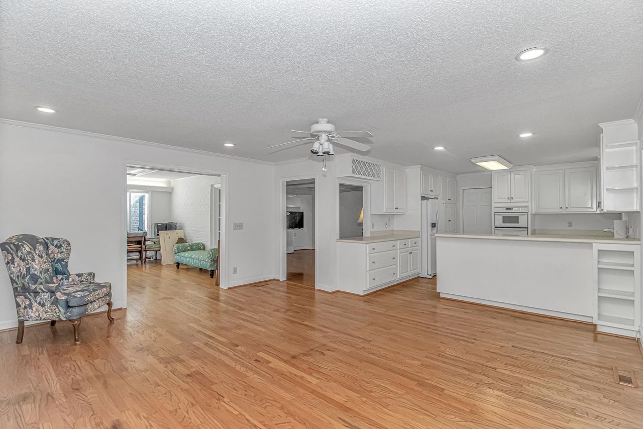 119 University Circle Photo 11