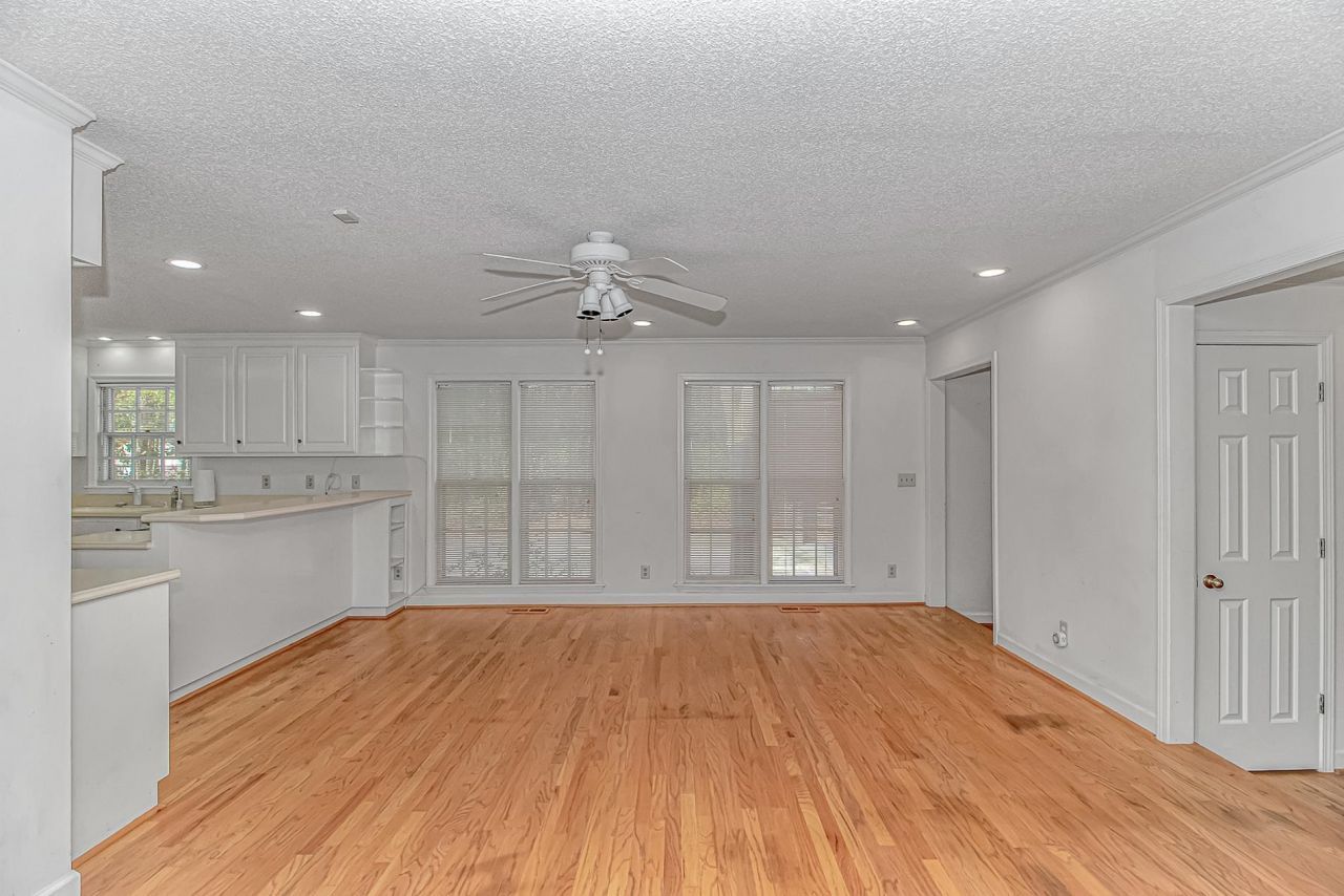 119 University Circle Photo 12