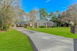 119 University Circle photo 4