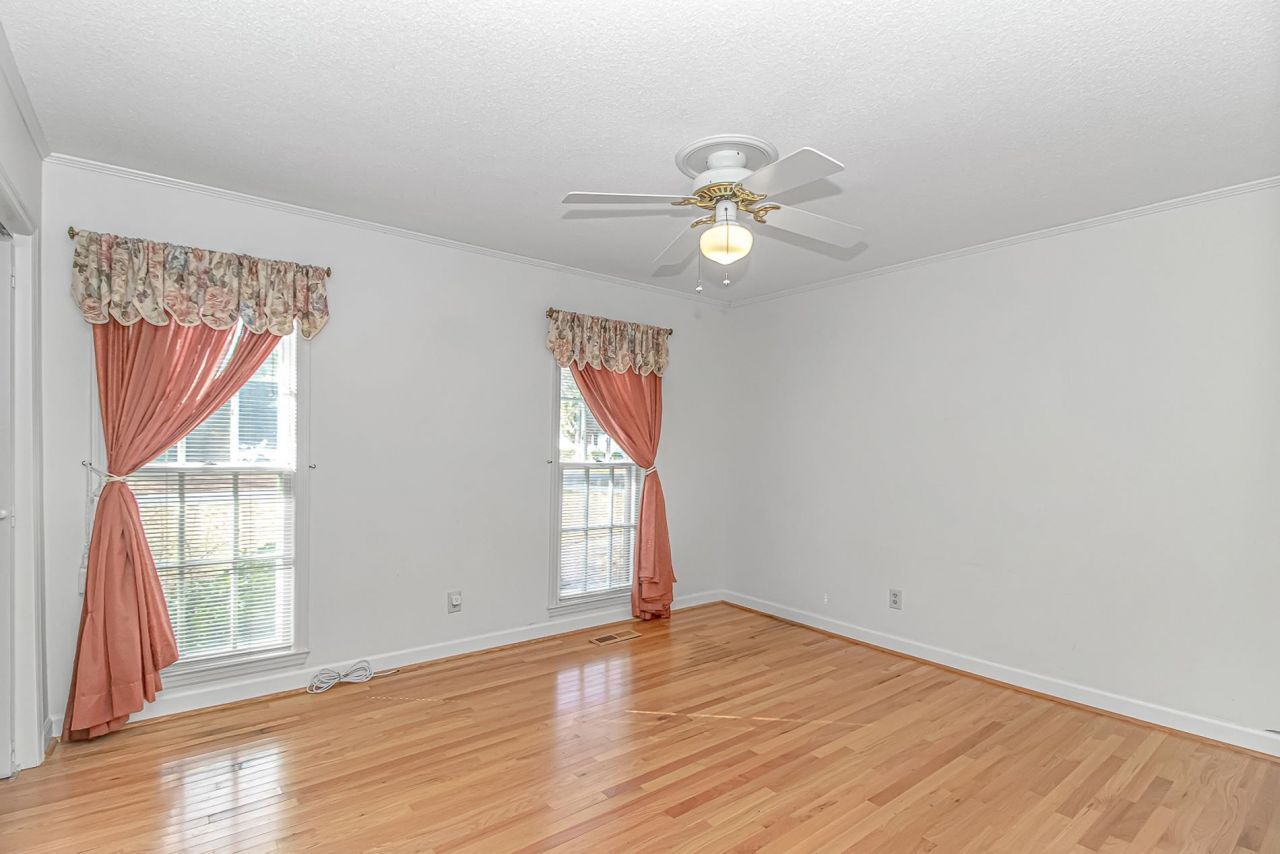 119 University Circle Photo 23