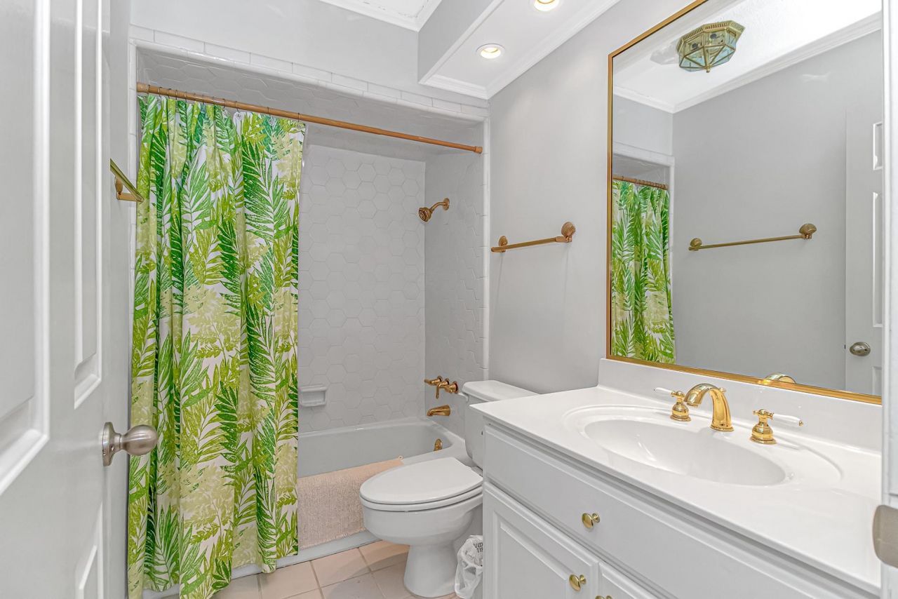 119 University Circle Photo 25