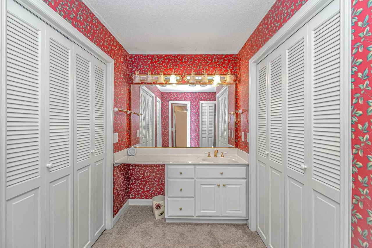 119 University Circle Photo 30