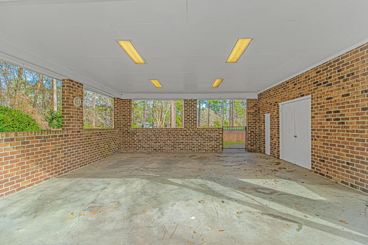 119 University Circle Photo 33