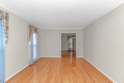 119 University Circle photo 4