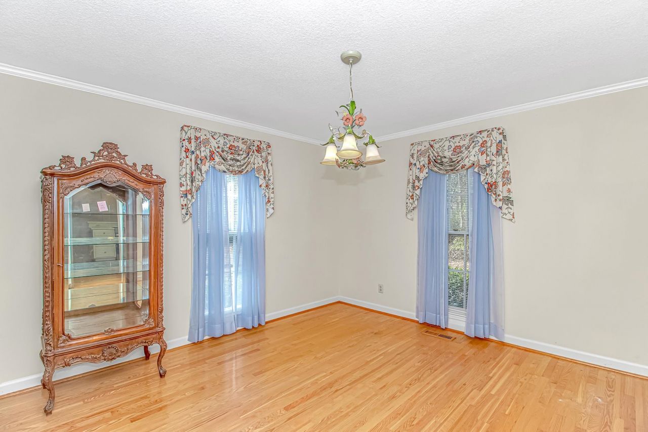 119 University Circle Photo 6