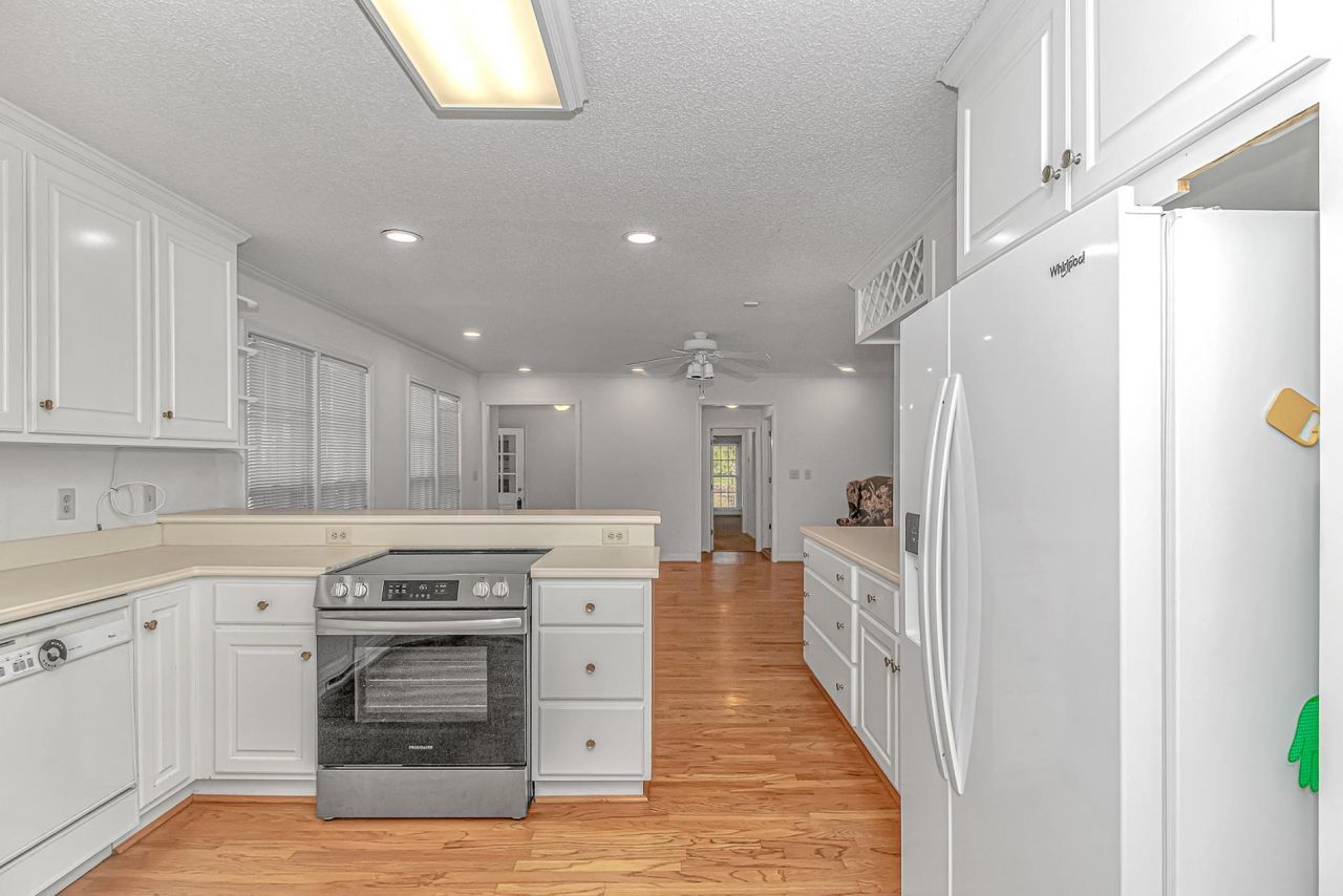 119 University Circle Photo 8