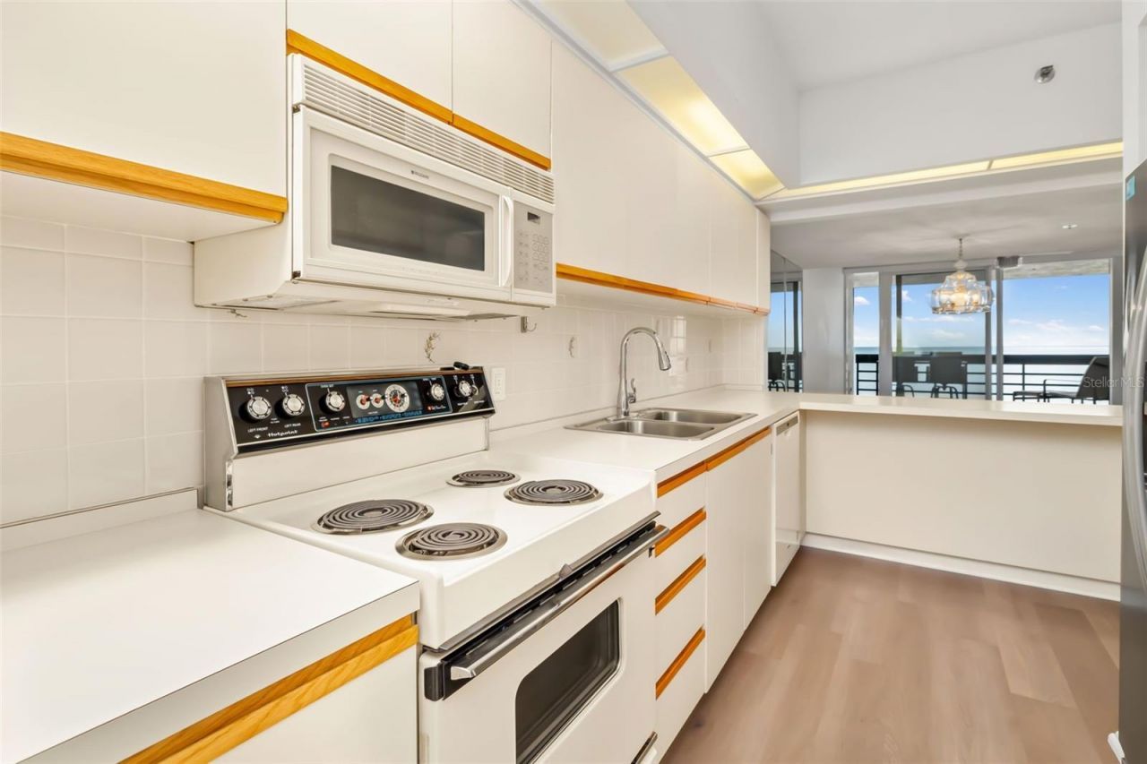 1135 Gulf Of Mexico Drive, Unit 502, Longboat Key, FL 34228 Photo