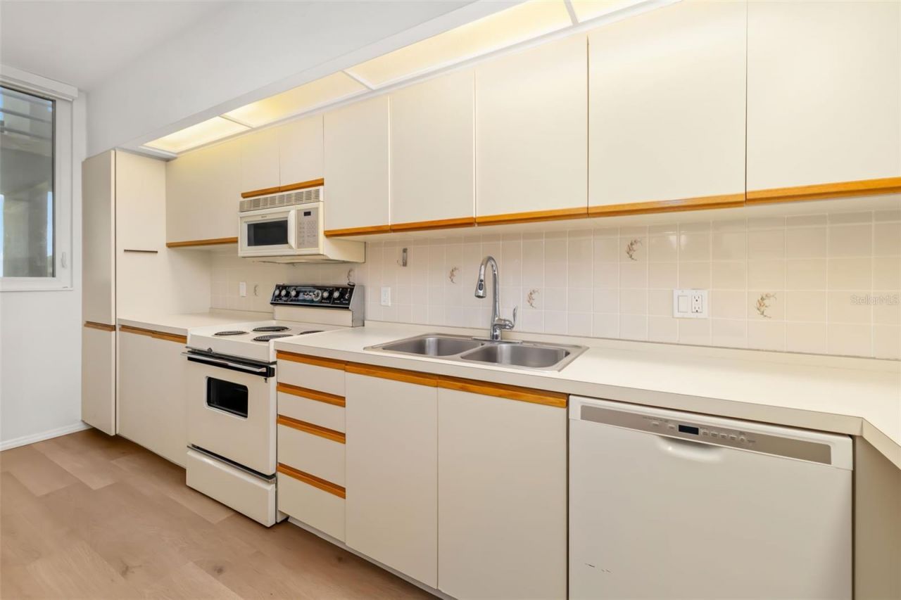 1135 Gulf Of Mexico Drive, Unit 502, Longboat Key, FL 34228 Photo