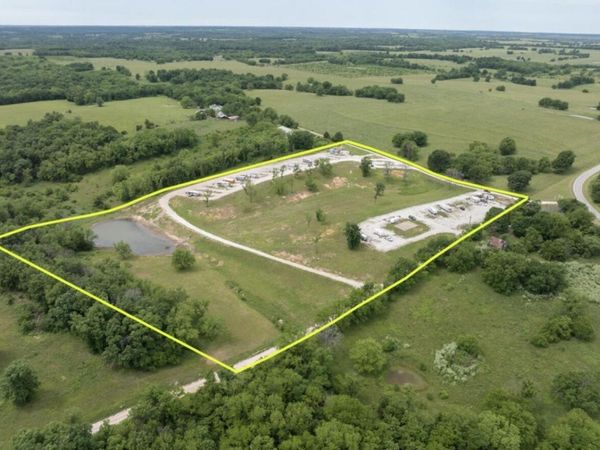 112 E Dade 22, Arcola, MO 65603