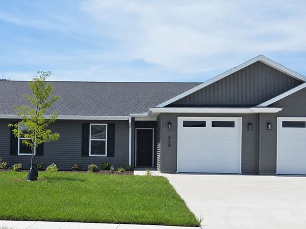 424 N 2ND Avenue, Eldridge, IA 52748