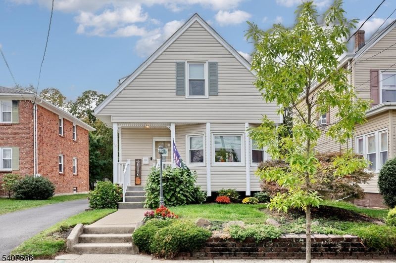 112 Diamond Bridge Ave, Hawthorne, NJ 07506 Main Photo