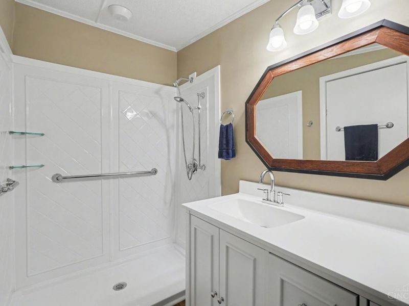 1571 Crosstown Road, Sterling Twp, OH 45176 Photo 10