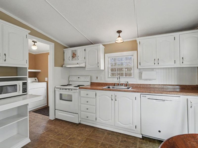 1571 Crosstown Road, Sterling Twp, OH 45176 Photo 6