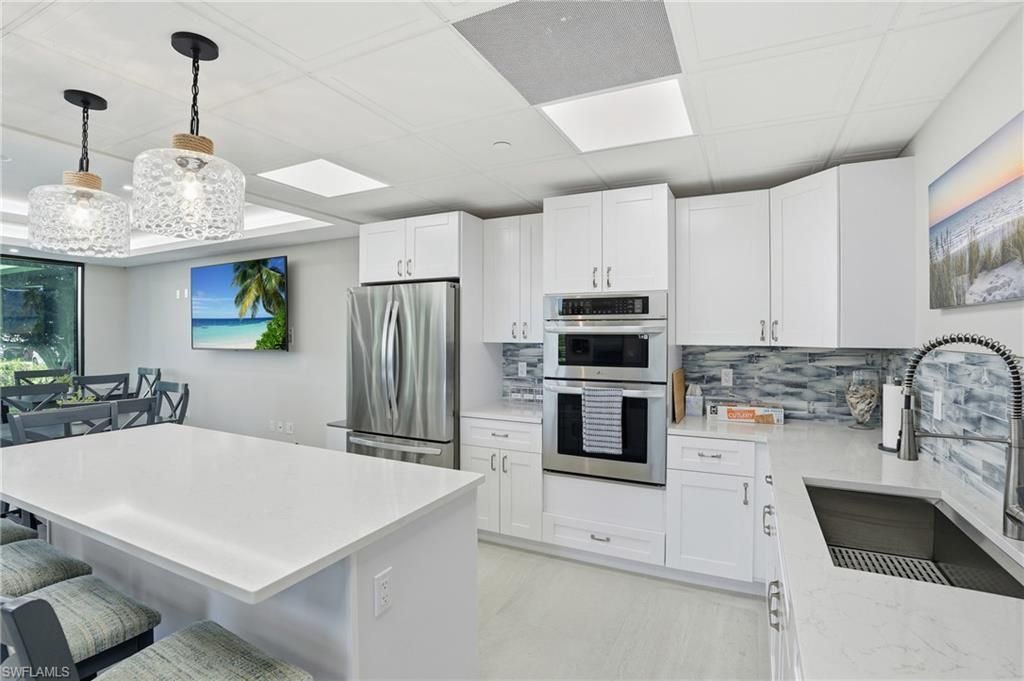 11 Bluebill Ave, Unit 203, Naples, FL 34108 Photo